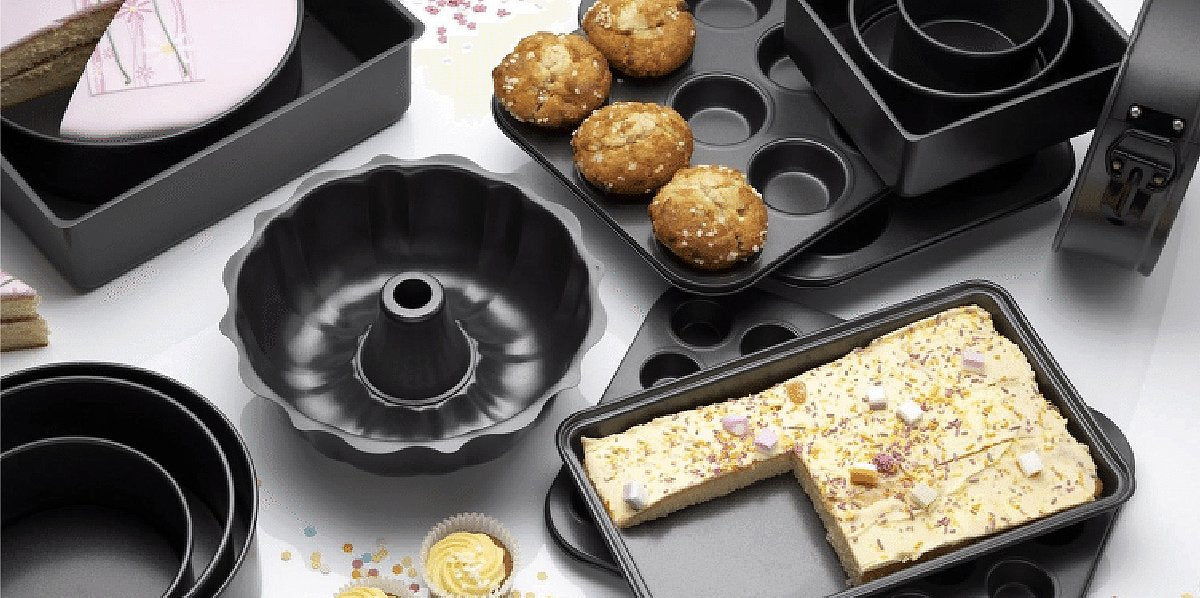 Looking for baking equipment to bake your favourite muffins or cakes? AlatDapur provide you a wide range of bakeware such as baking tray, cake pan and many more. you'll find all your need here.